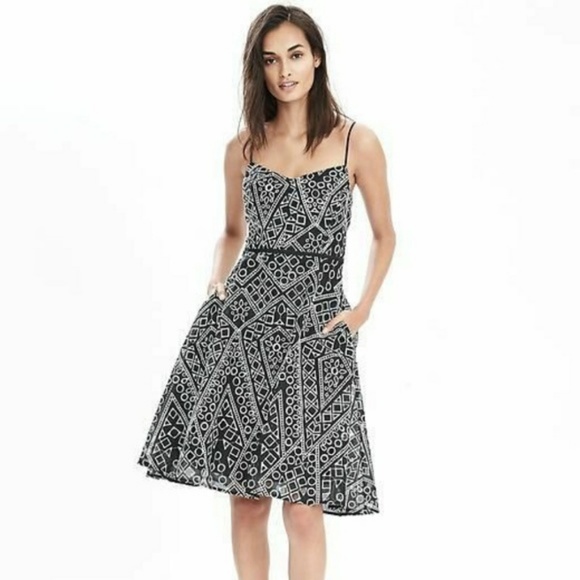Banana Republic Dresses & Skirts - Banana Republic Geo Lace Dress